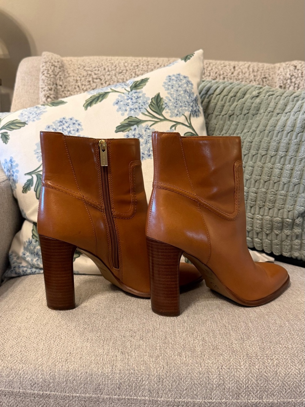 Vince Camuto Tan Leather Ankle Booties Block Heel Women’s Size 9M